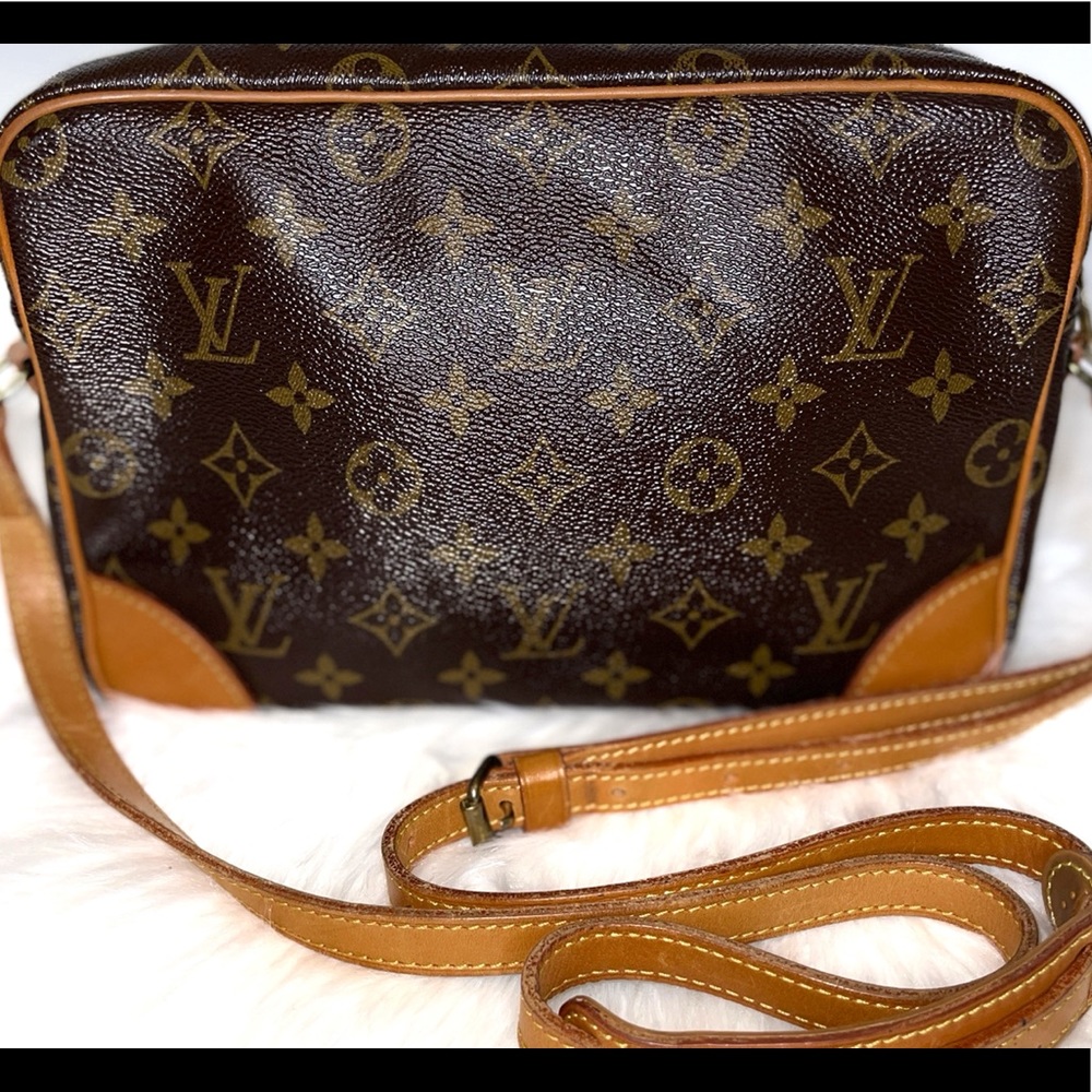 Authentic Louis Vuitton Trocadero 27